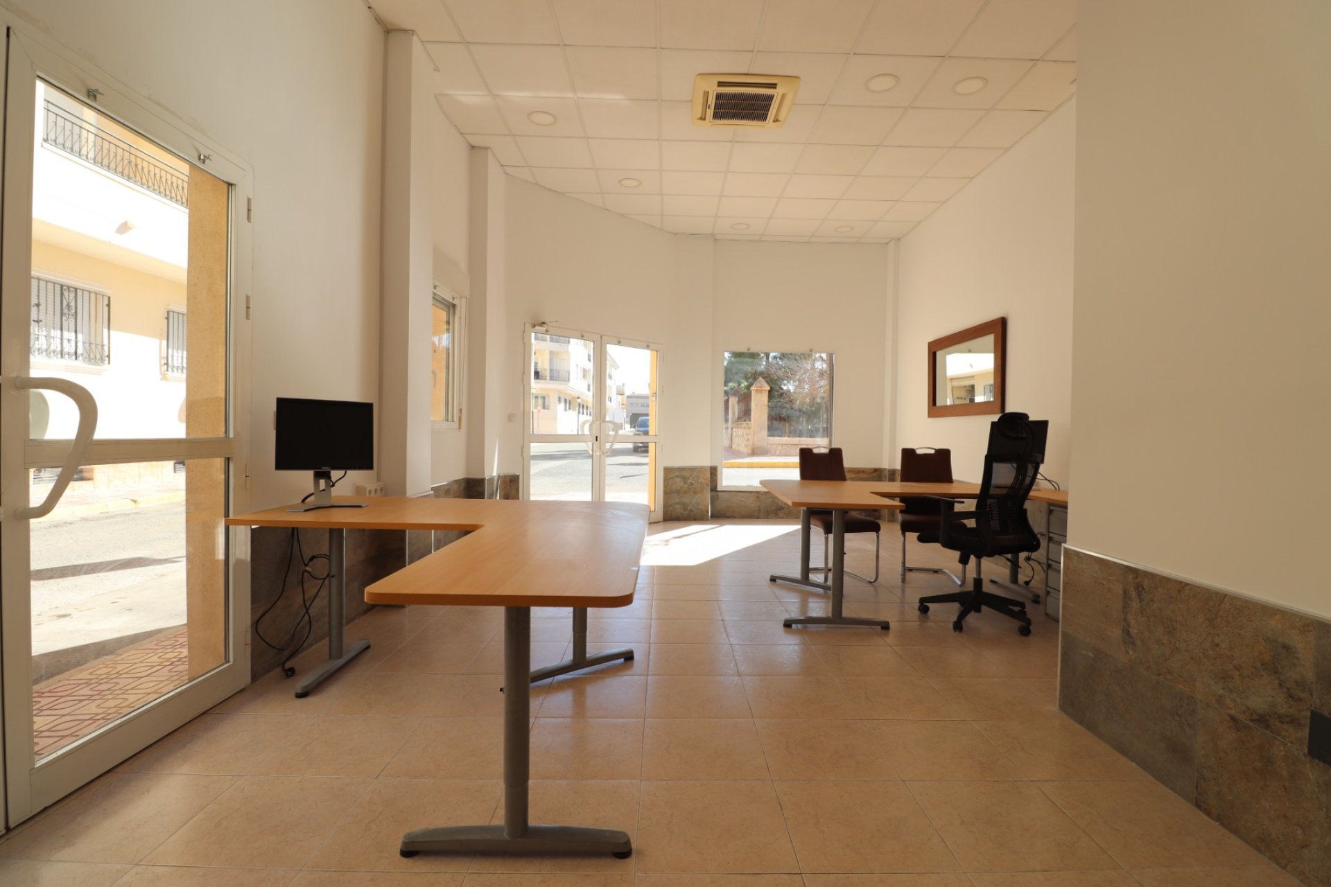 Reventa - Commercial -
Jacarilla - Jacarilla - Town