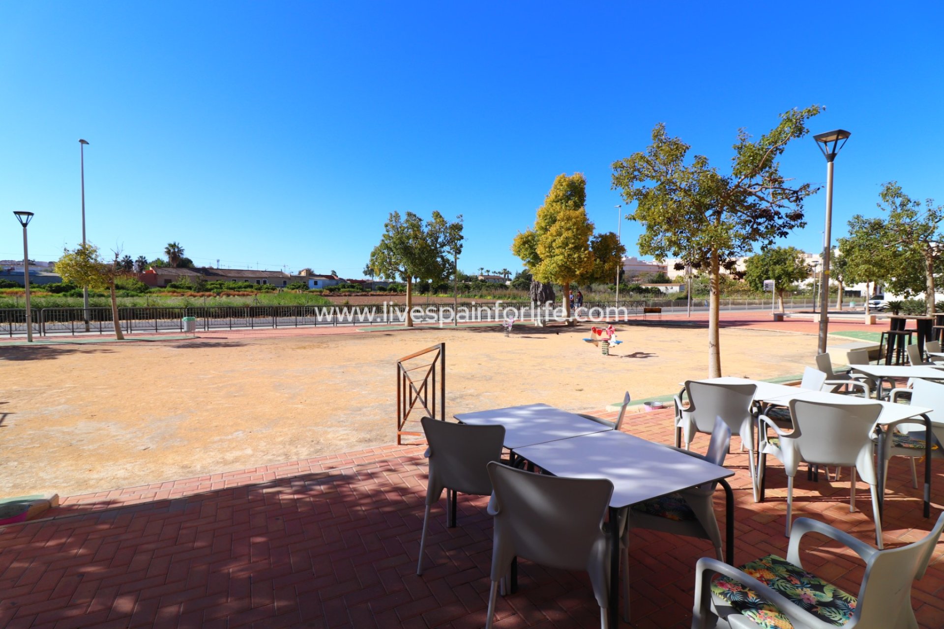 Reventa - Commercial (Leasehold) -
Formentera Del Segura - Formentera - Village