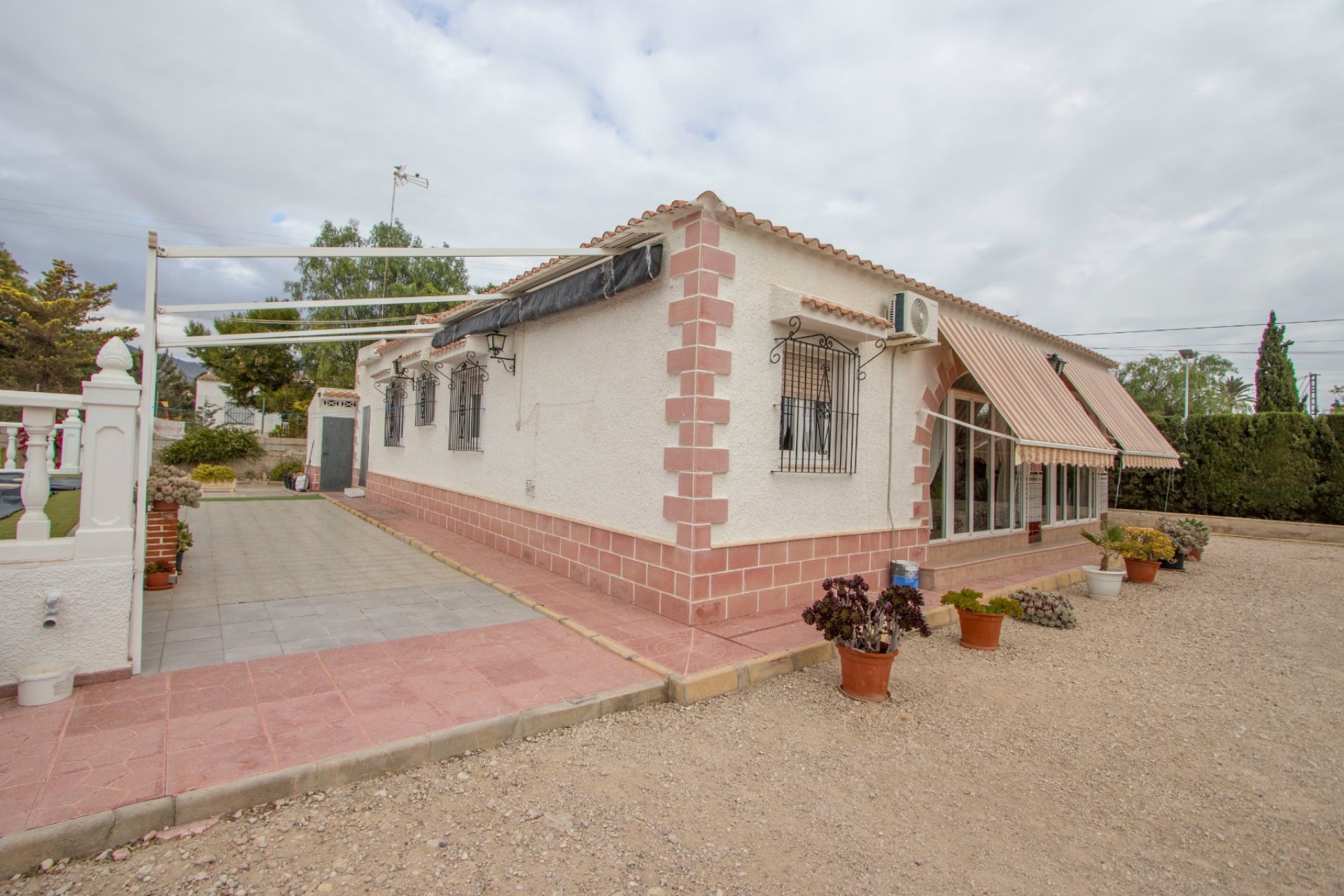 Reventa - Country house -
Alicante