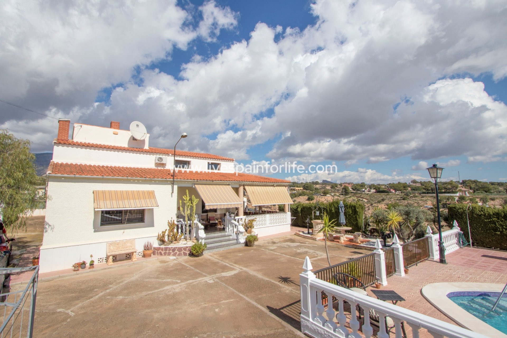 Reventa - Country house -
Alicante