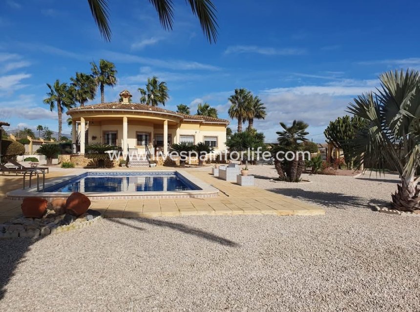 Reventa - Country house -
Alicante