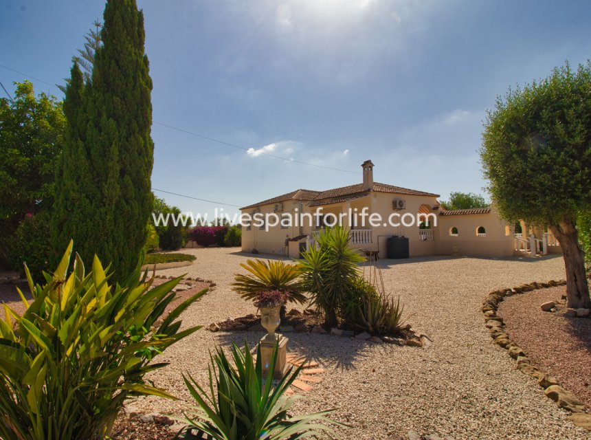 Reventa - Country house -
Alicante