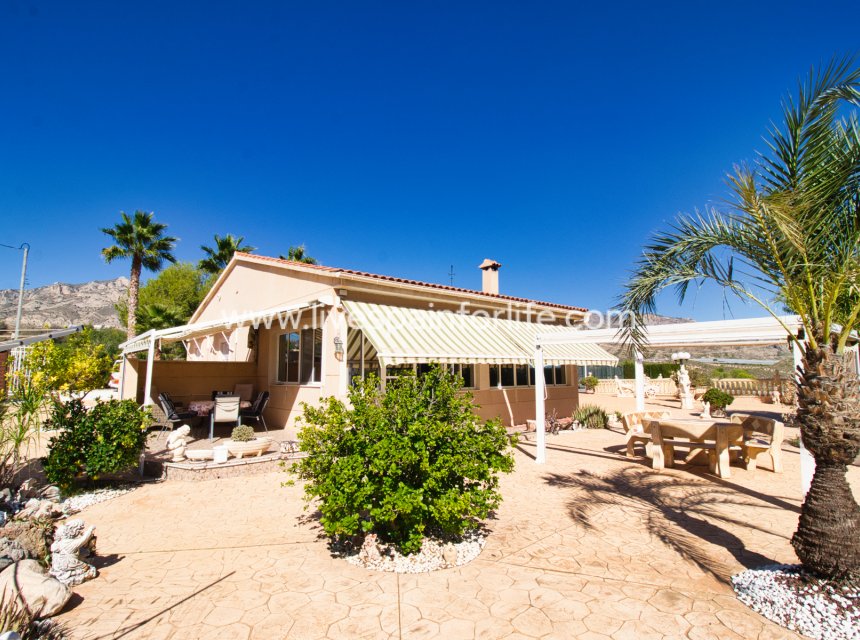 Reventa - Country house -
Alicante