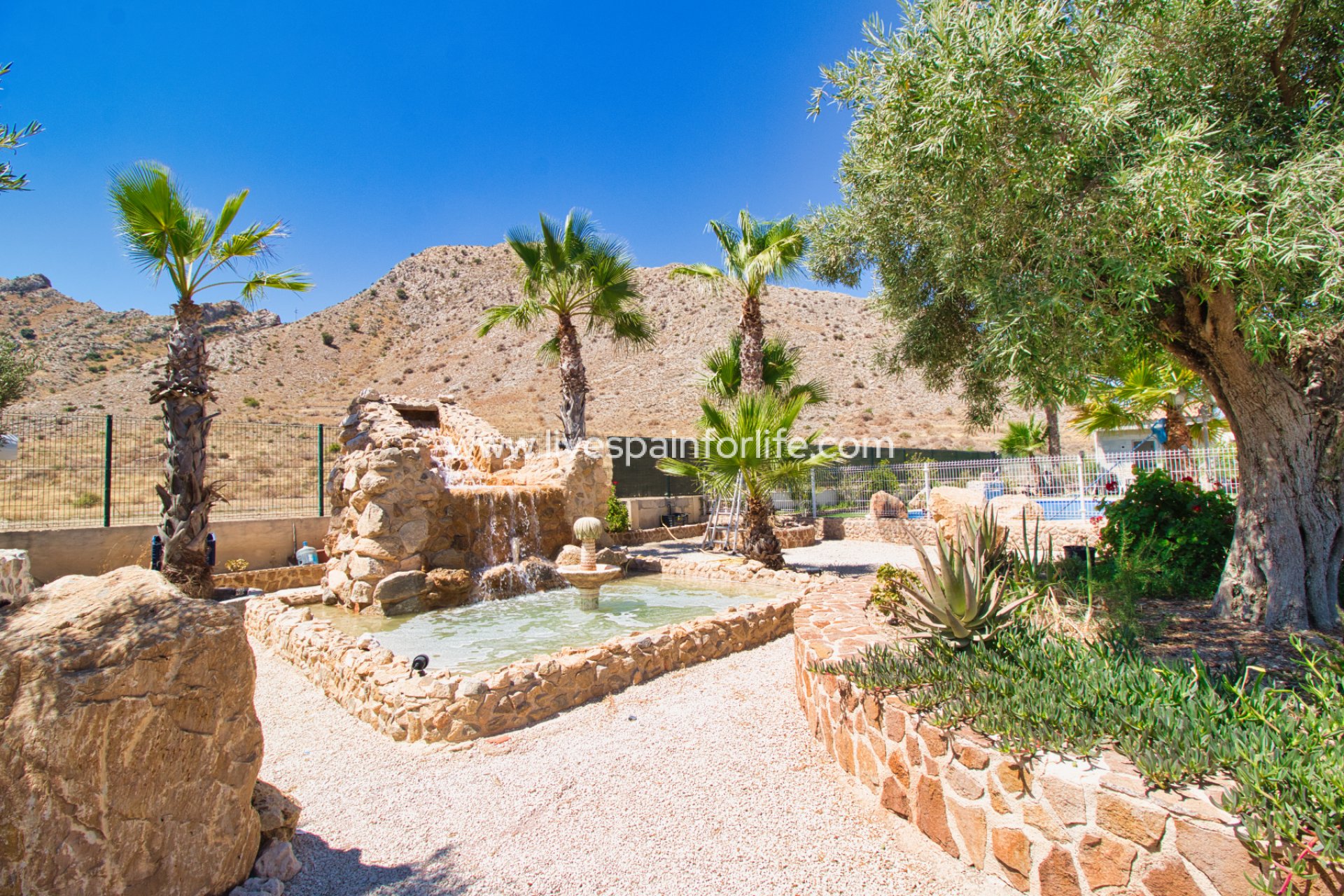 Reventa - Country house -
Cox
