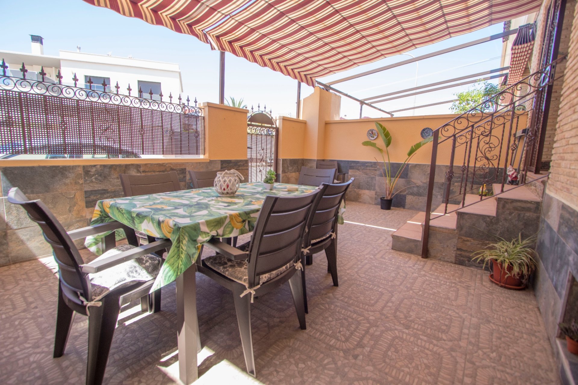 Reventa - Town house -
Alicante