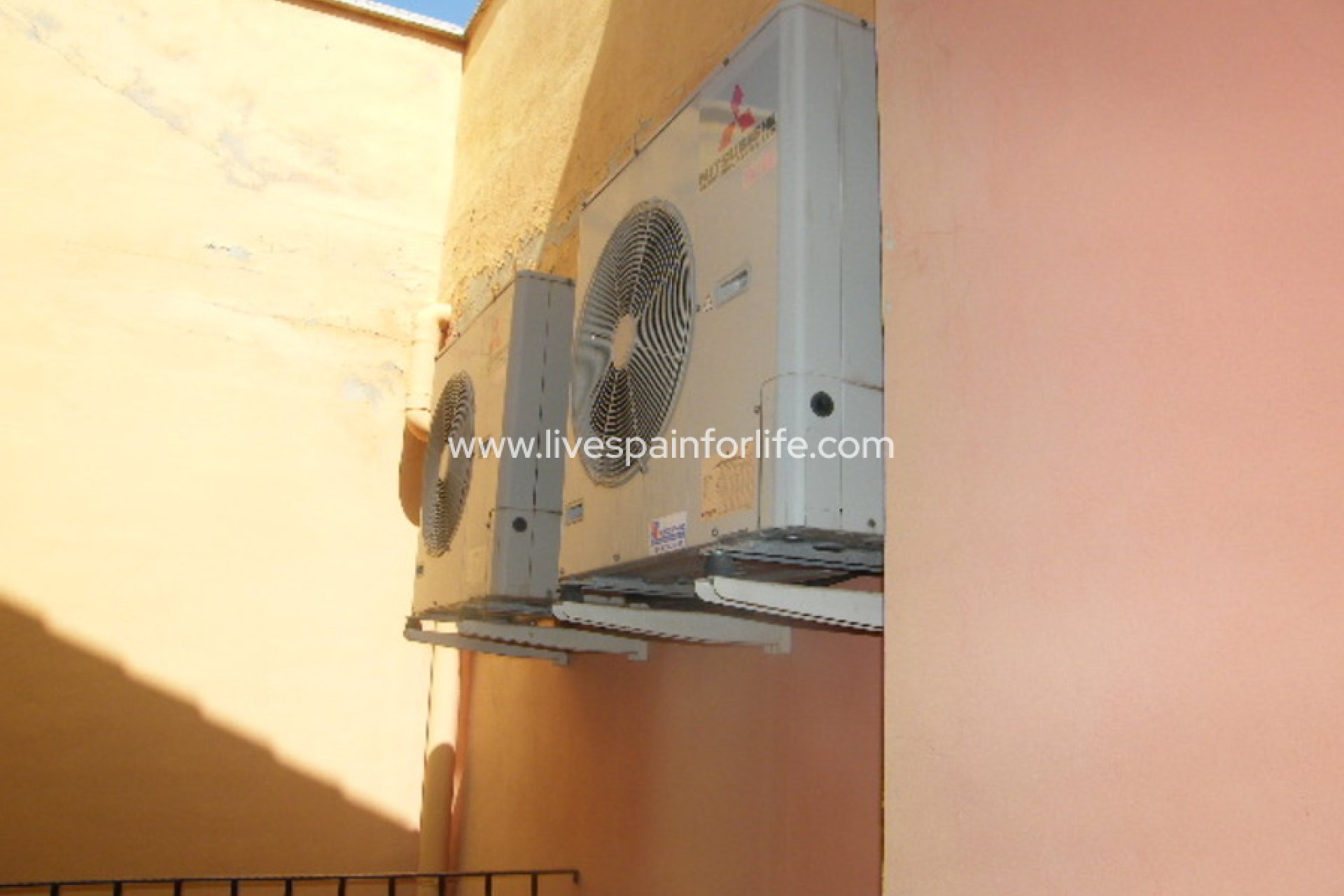 Reventa - Town house -
Daya Nueva