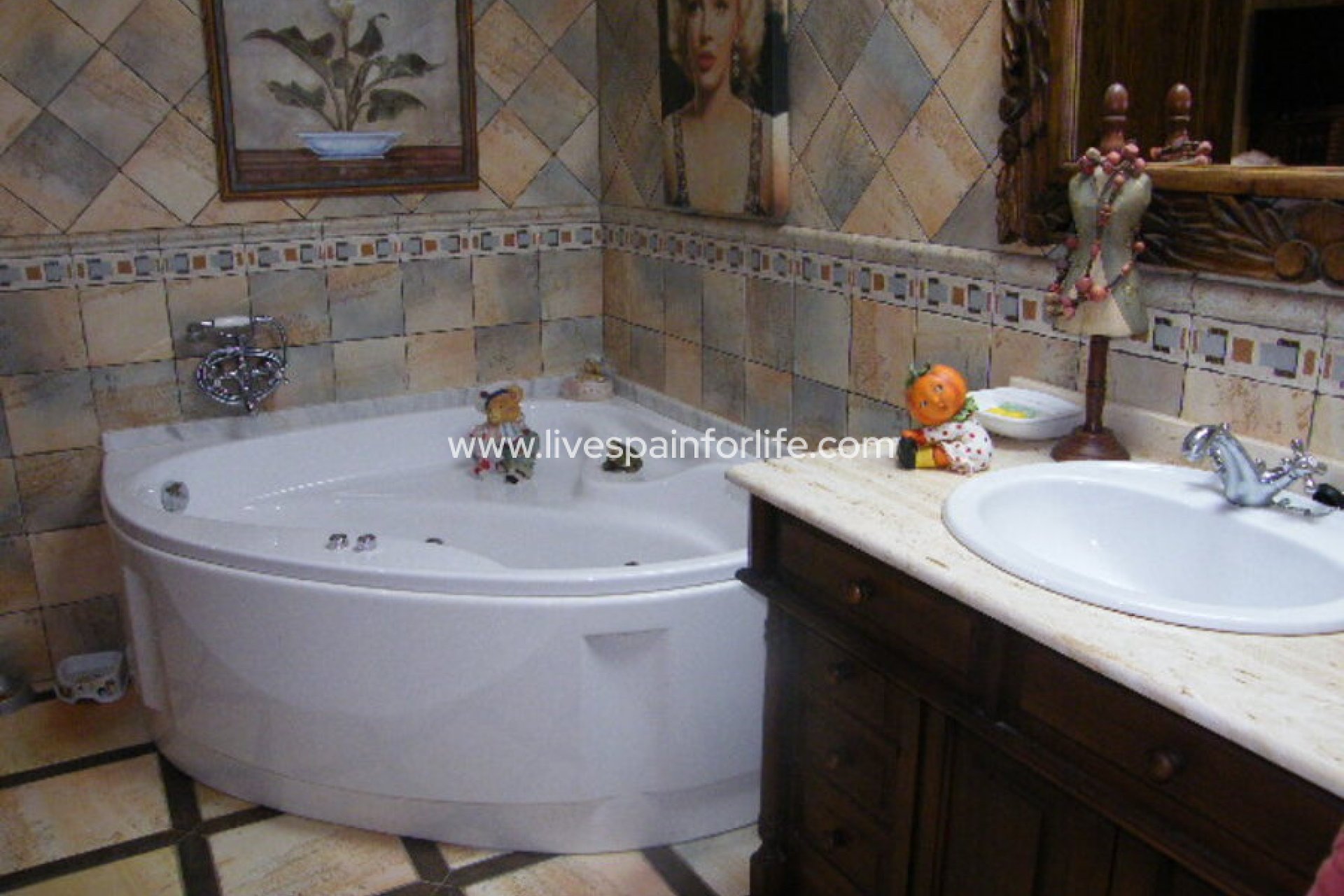 Reventa - Town house -
Daya Nueva