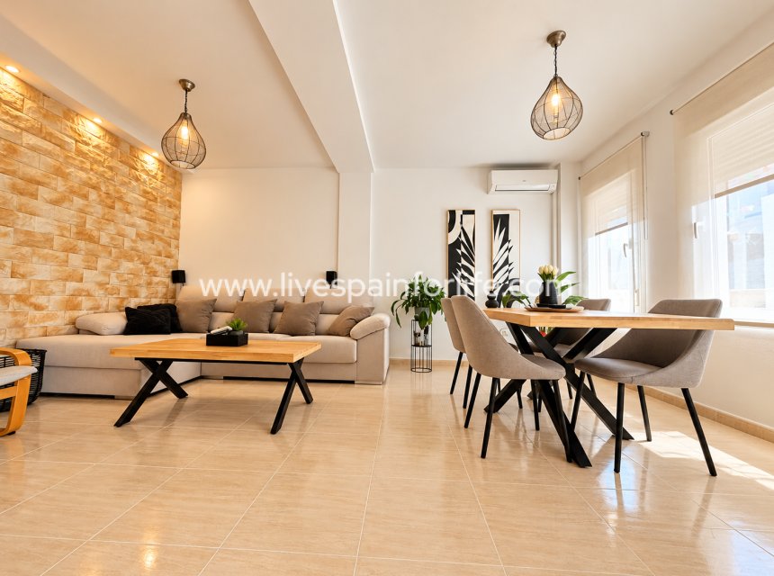 Reventa - Town house -
Daya Nueva