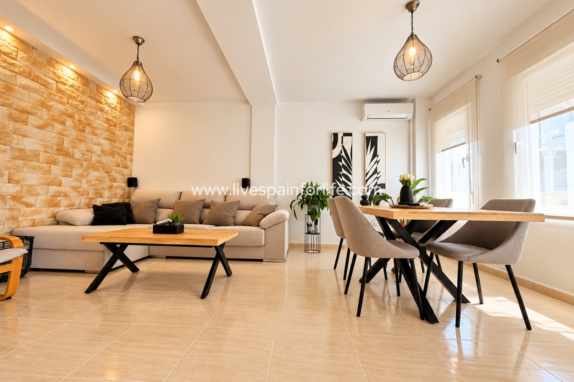 Reventa - Town house -
Daya Nueva