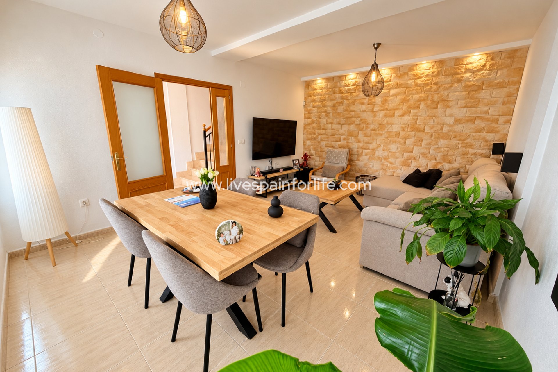 Reventa - Town house -
Daya Nueva