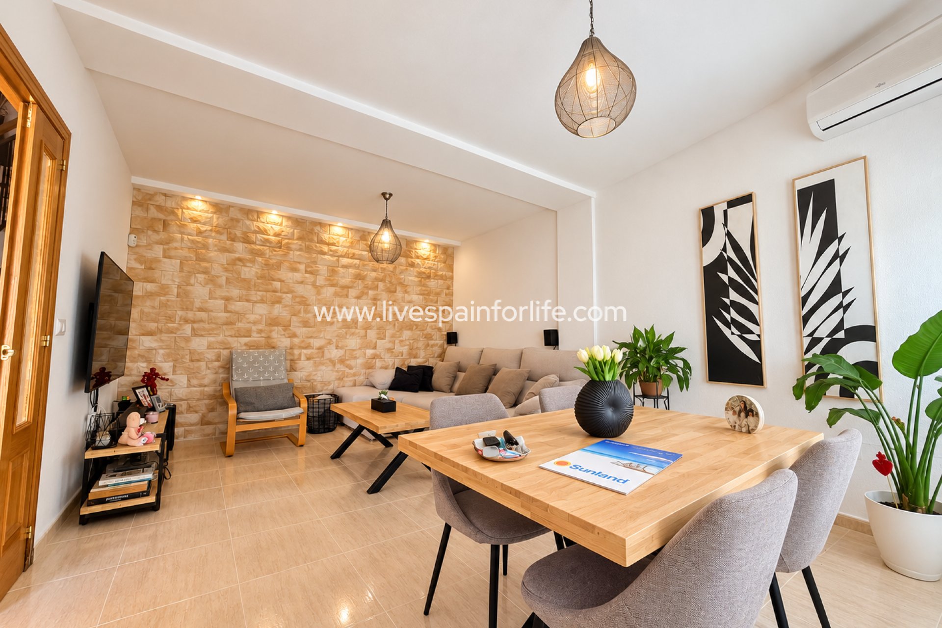 Reventa - Town house -
Daya Nueva