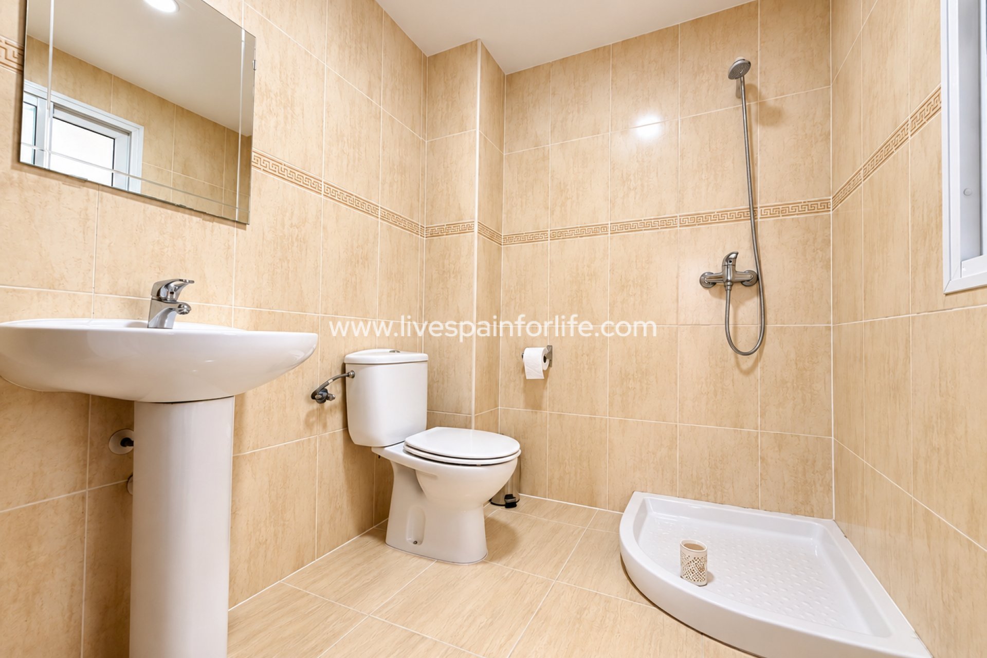 Reventa - Town house -
Daya Nueva