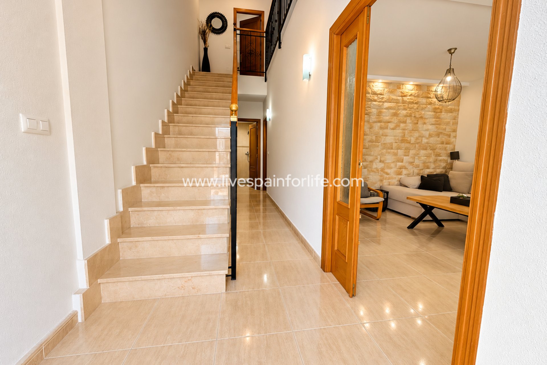 Reventa - Town house -
Daya Nueva