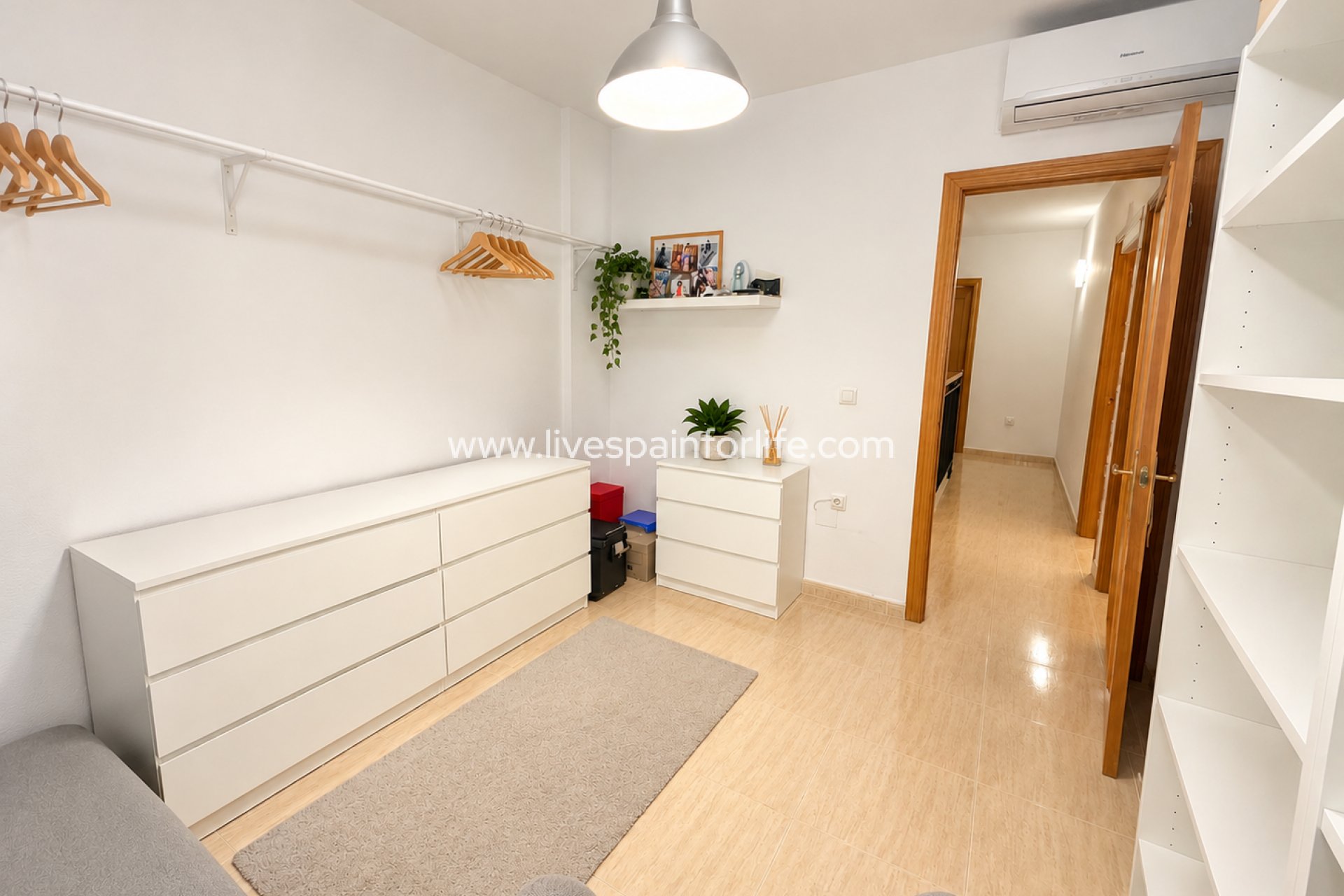 Reventa - Town house -
Daya Nueva