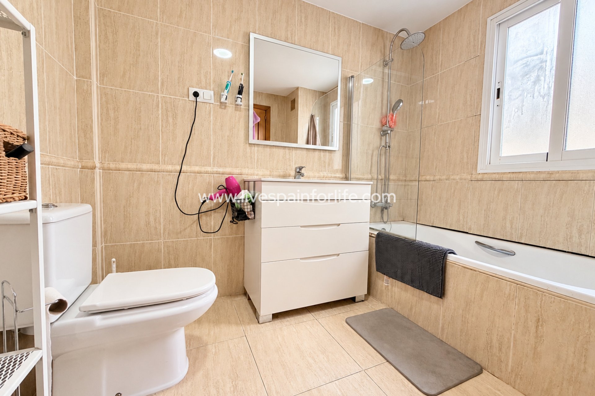 Reventa - Town house -
Daya Nueva