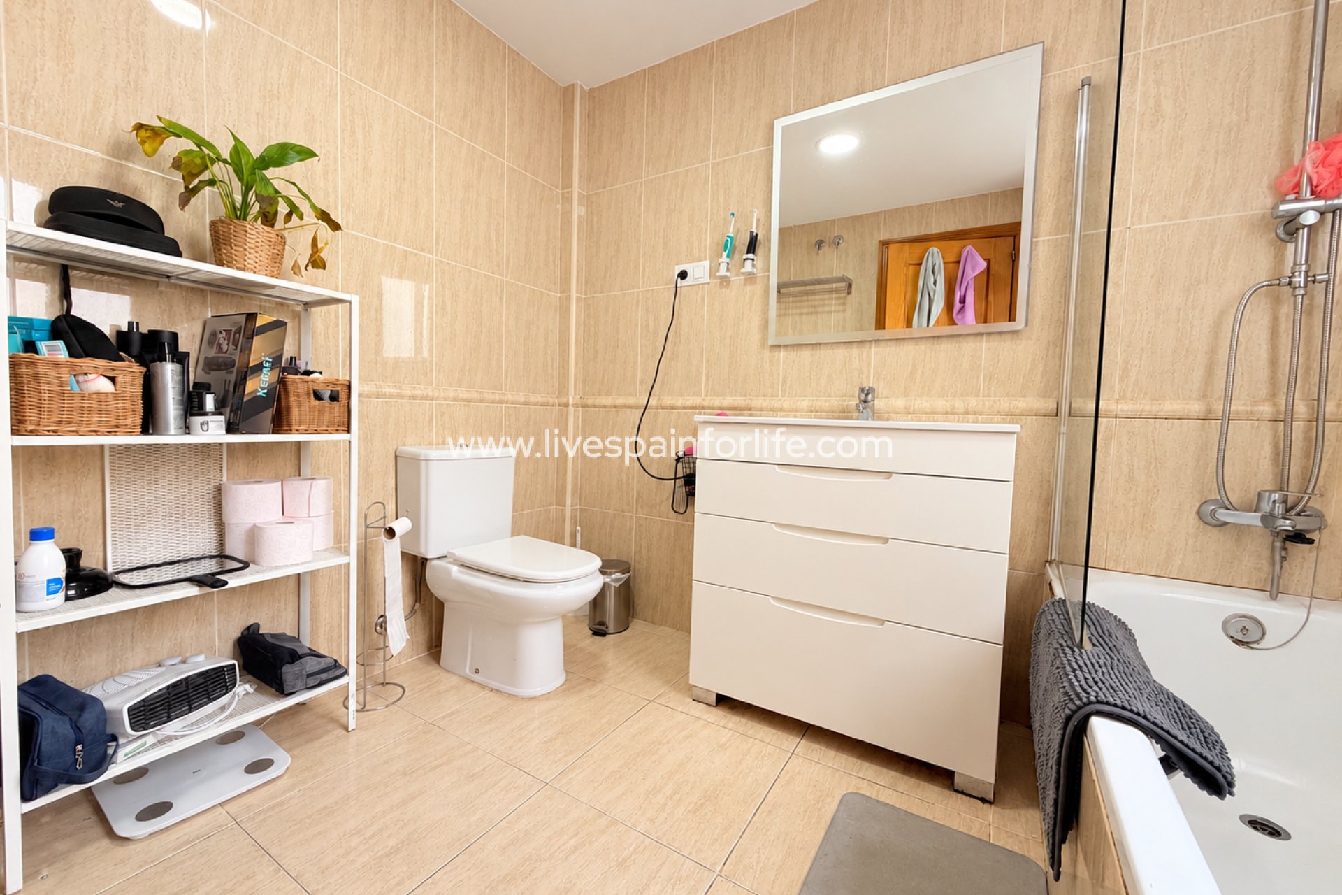 Reventa - Town house -
Daya Nueva