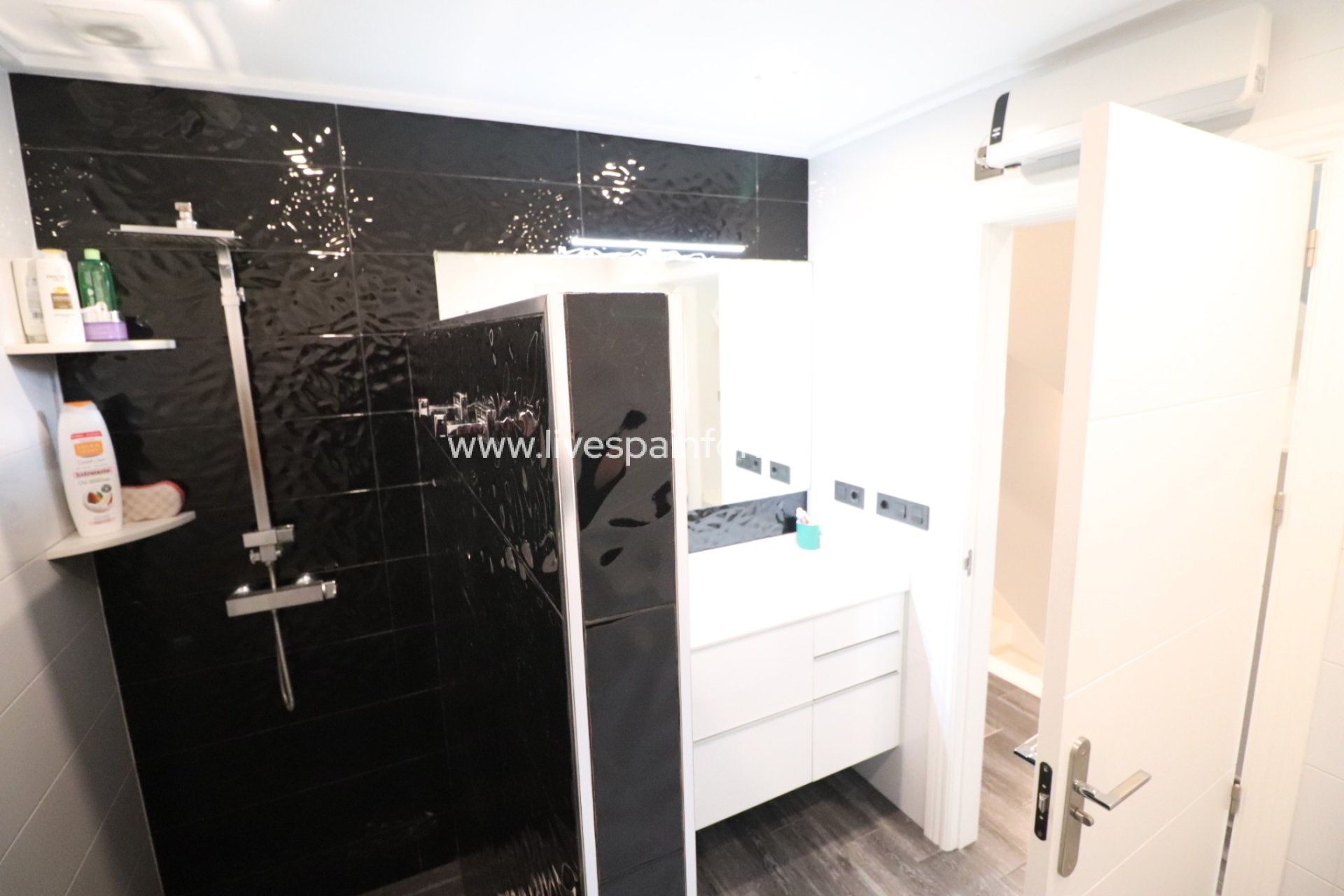 Reventa - Town house -
Redovan - Redovan - Town