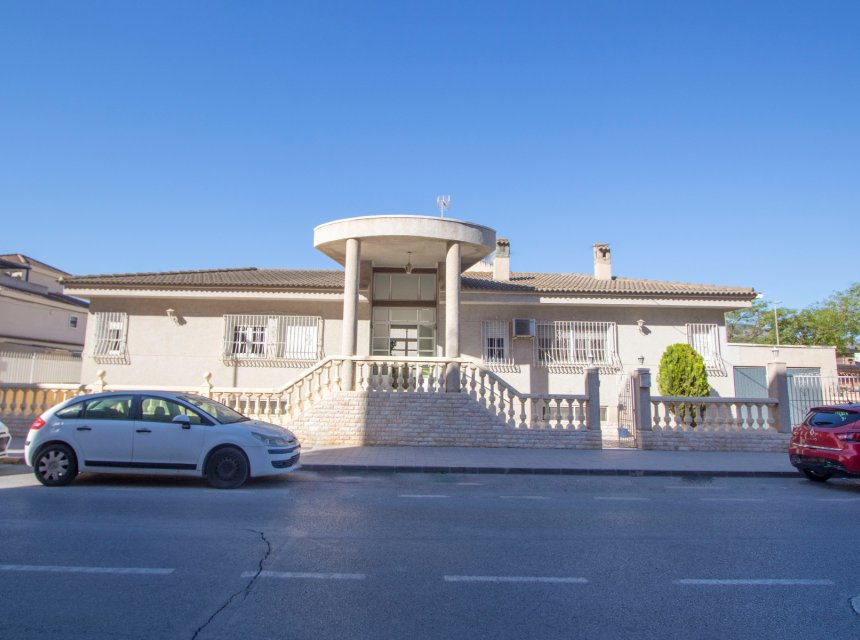 Reventa - Town house -
Redovan