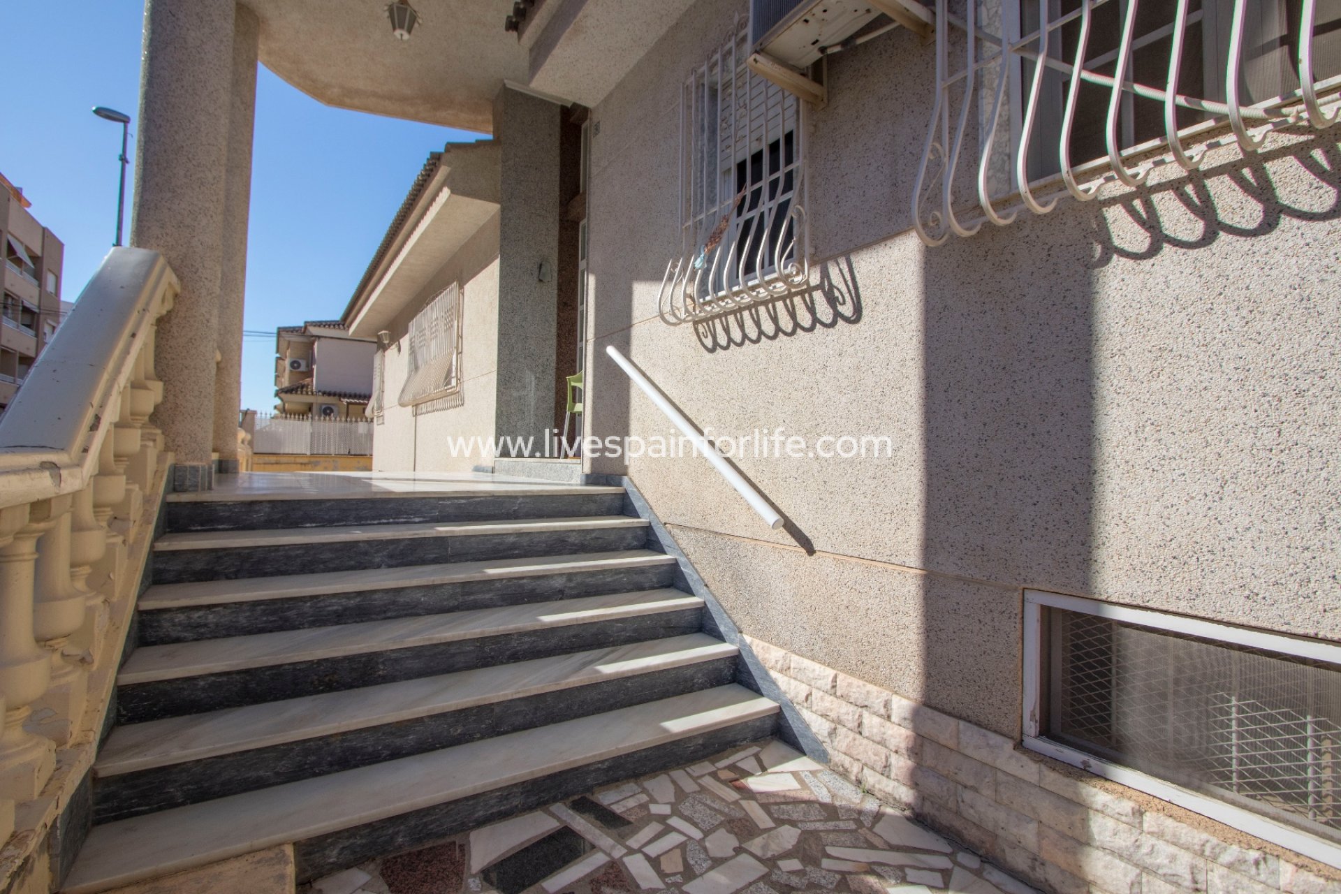 Reventa - Town house -
Redovan