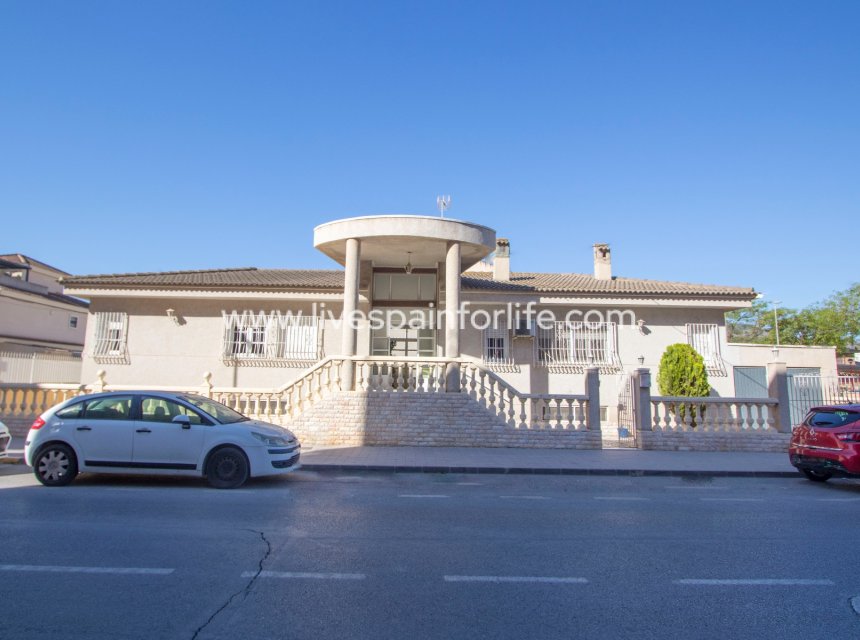 Reventa - Town house -
Redovan