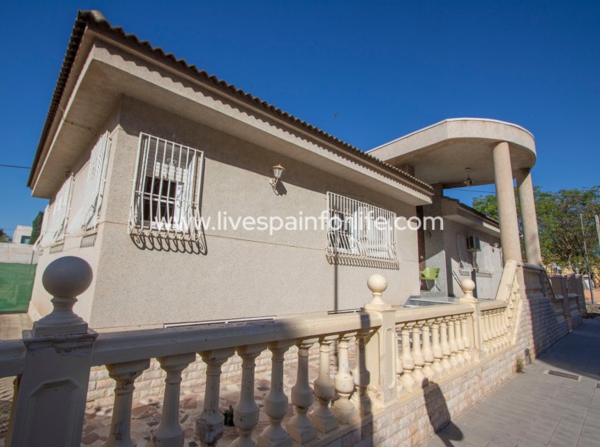 Reventa - Town house -
Redovan
