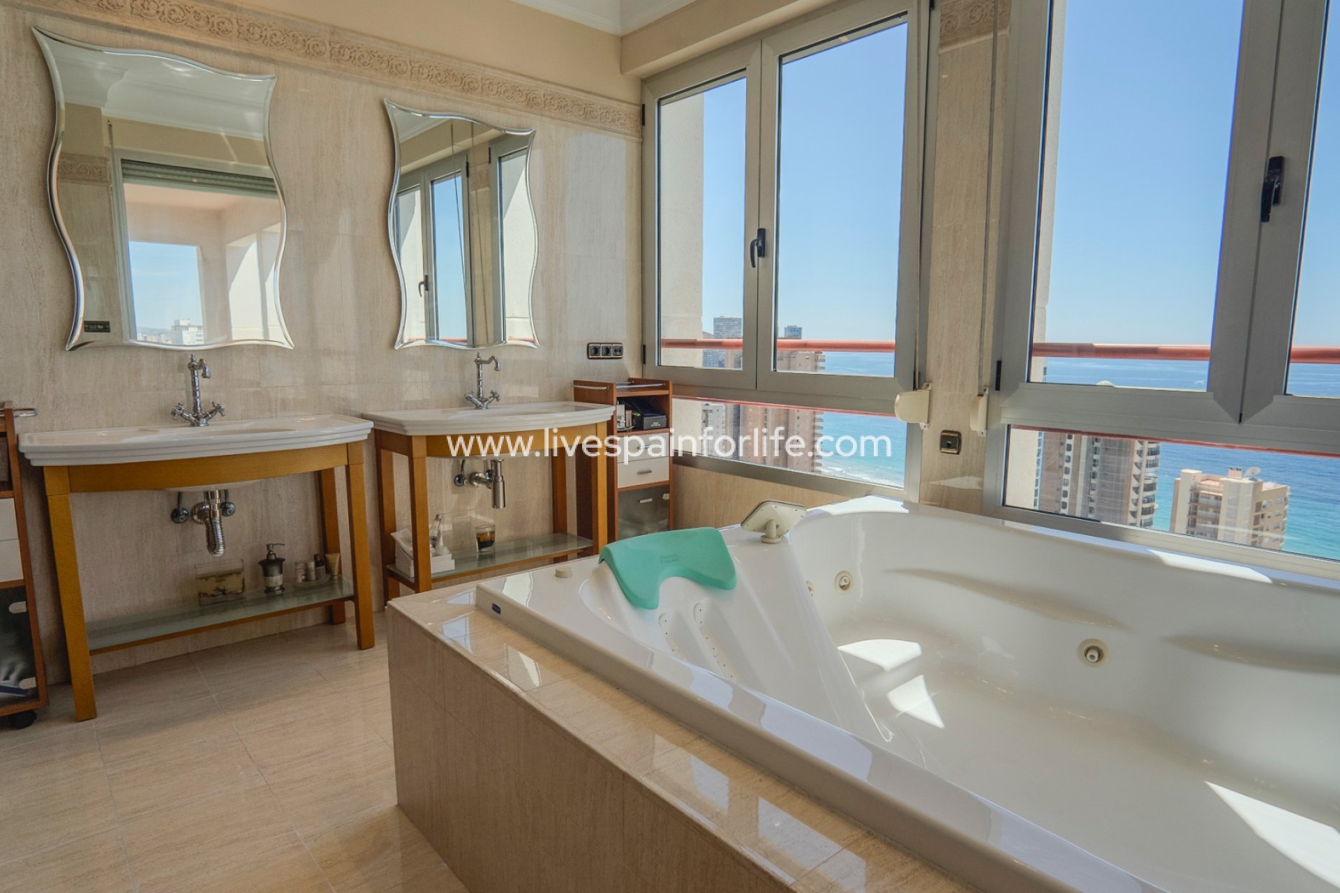 Revente - Apartments -
Benidorm