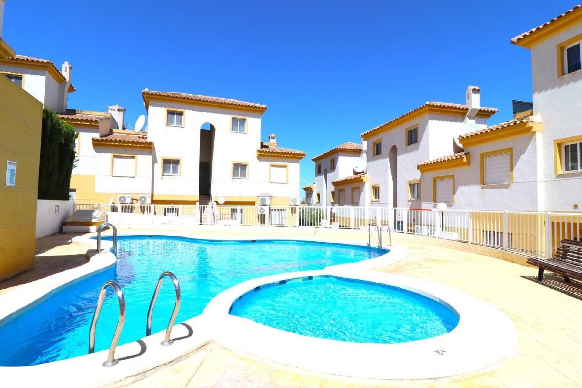 Revente - Apartments -
Cox