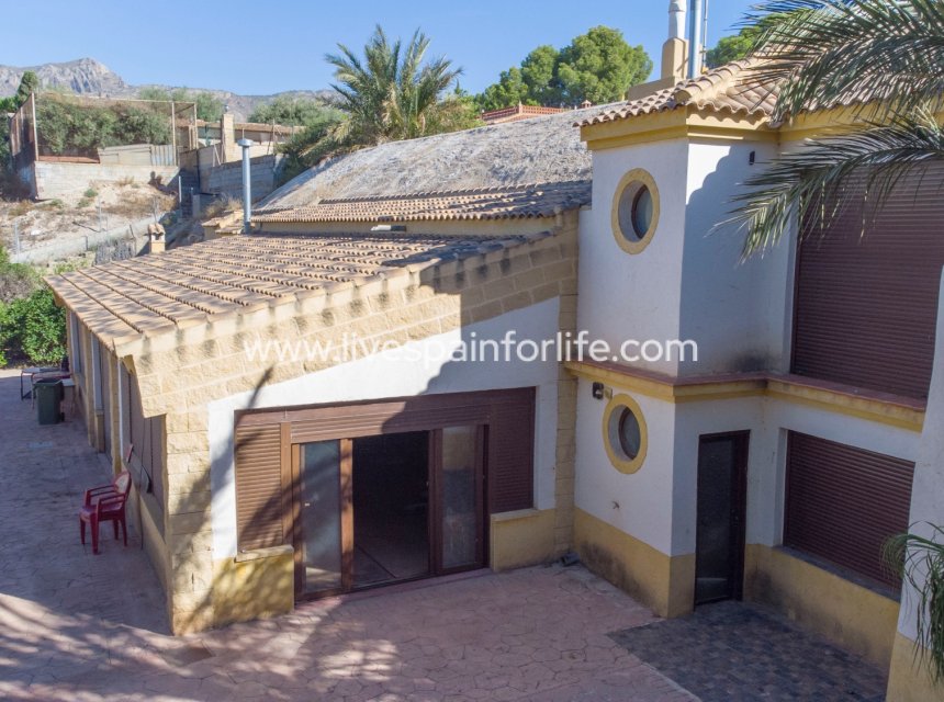 Revente - Cave maison -
Alicante