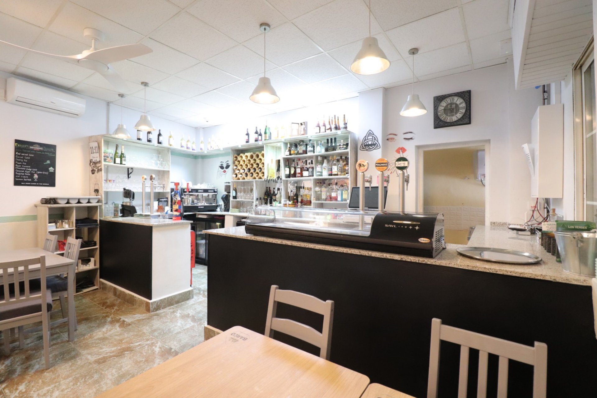 Revente - Commercial -
Catral - Catral - Town