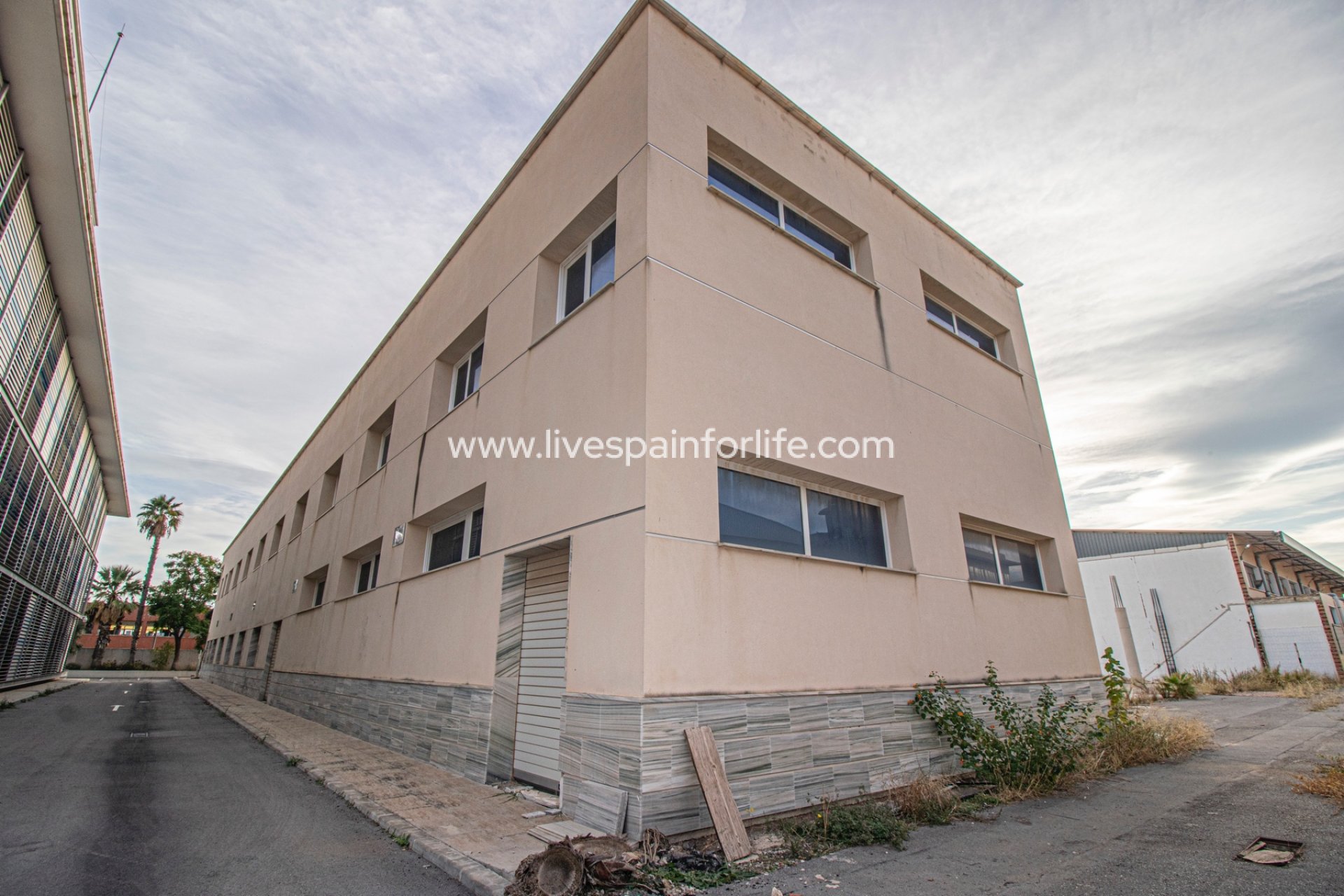 Revente - Commercial -
Elche