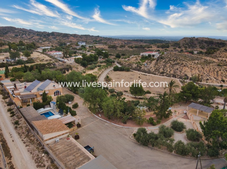 Revente - Maison de campagne -
Alicante