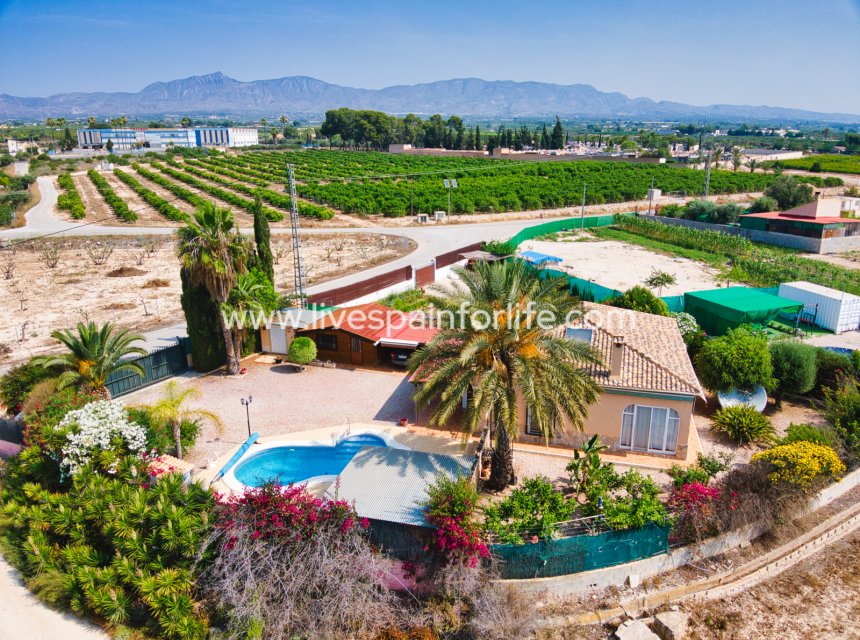 Revente - Maison de campagne -
Alicante