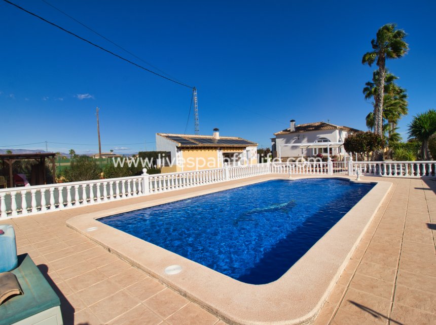 Revente - Maison de campagne -
Alicante