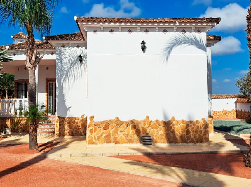 Revente - Maison de campagne -
Catral