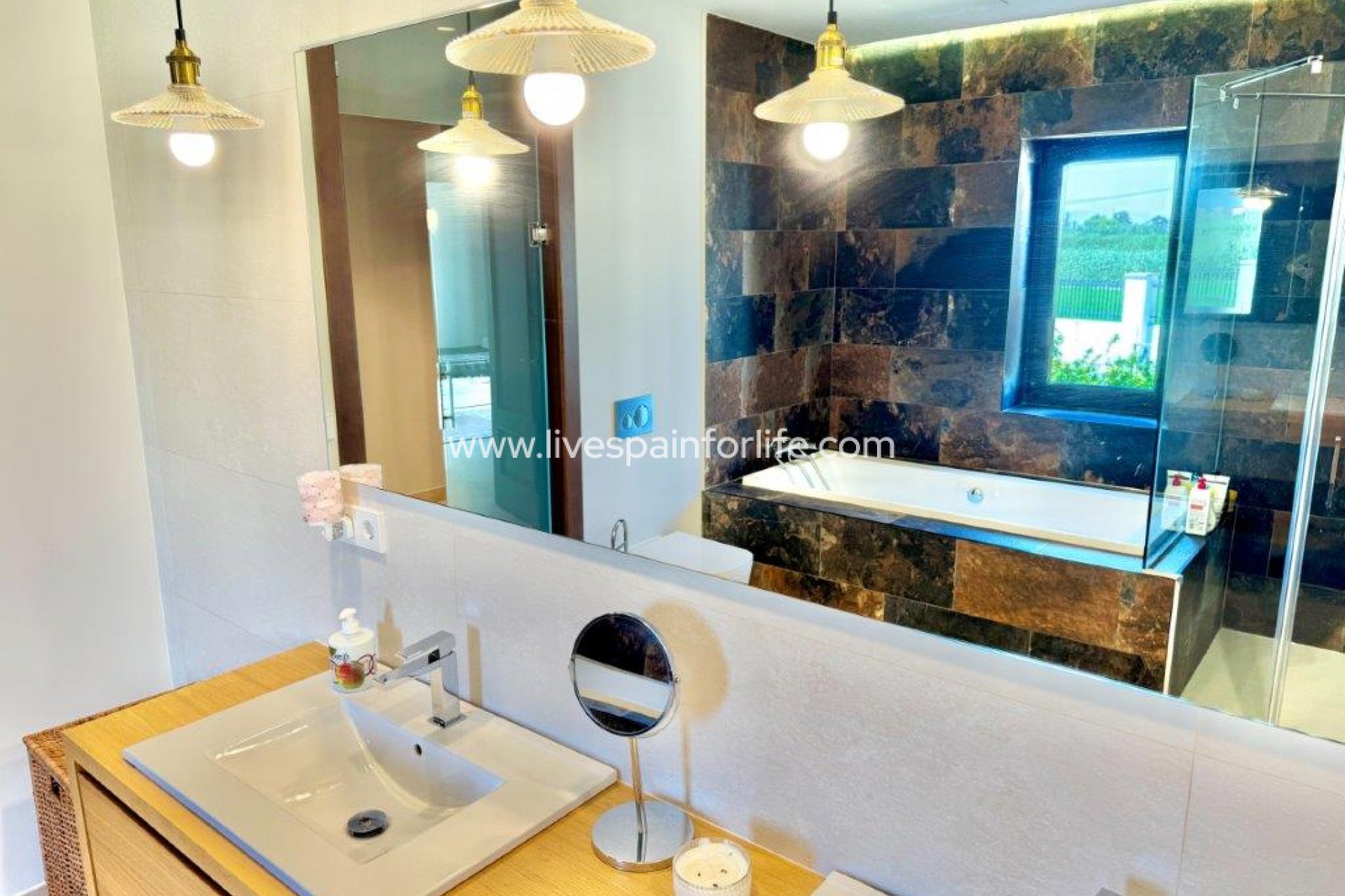 Revente - Maison de campagne -
Dolores