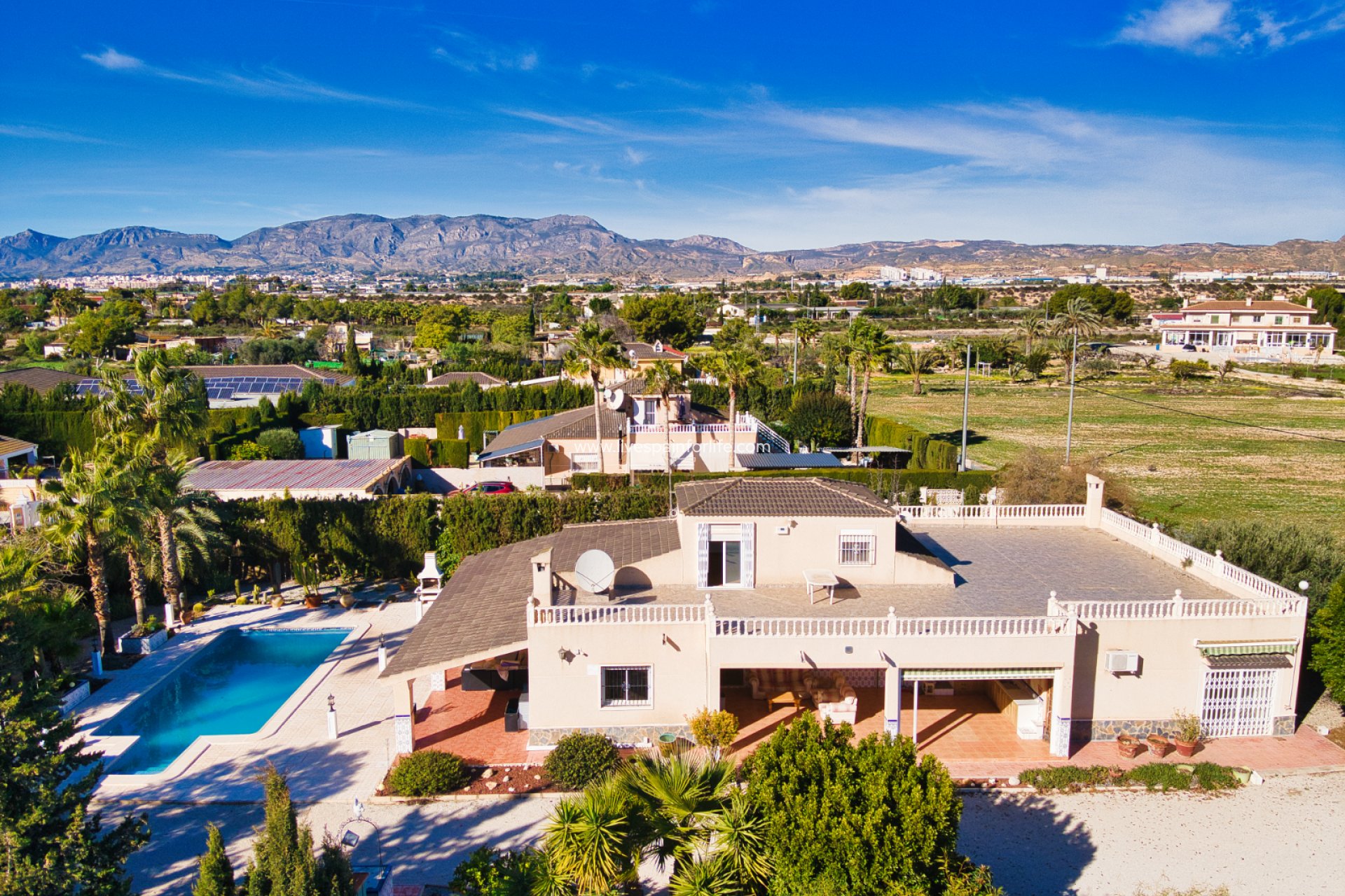 Revente - Maison de campagne -
Elche