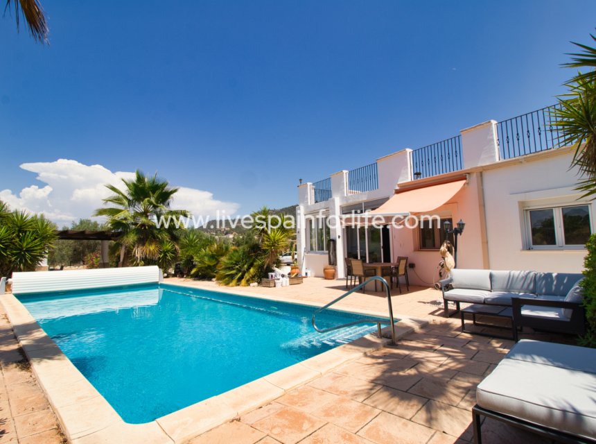 Revente - Maison de campagne -
Pinoso