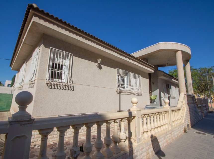 Revente - Maison de ville -
Redovan