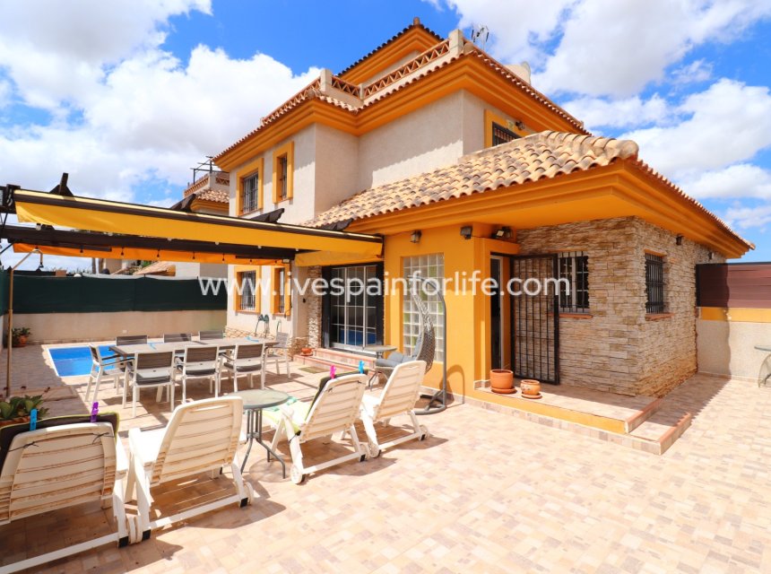 Revente - Semi-detached house / Quad -
Los Montesinos - La Herrada