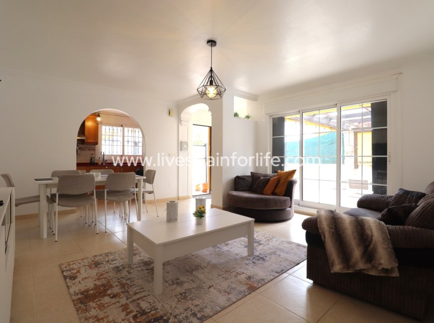 Revente - Semi-detached house / Quad -
Los Montesinos - La Herrada