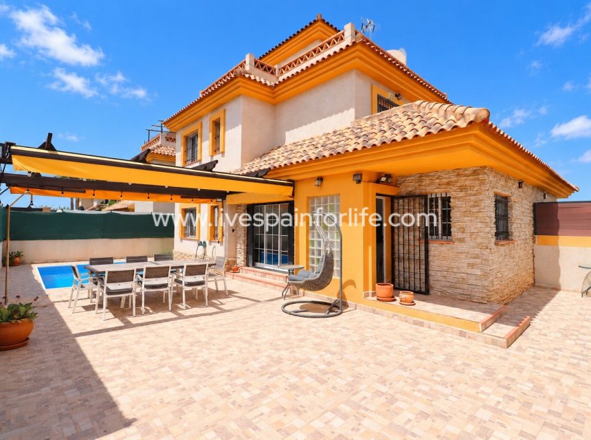 Revente - Semi-detached house / Quad -
Los Montesinos - La Herrada