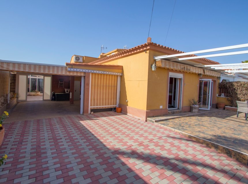 Revente - Semi-detached house / Quad -
Torrevieja - El Chaparral