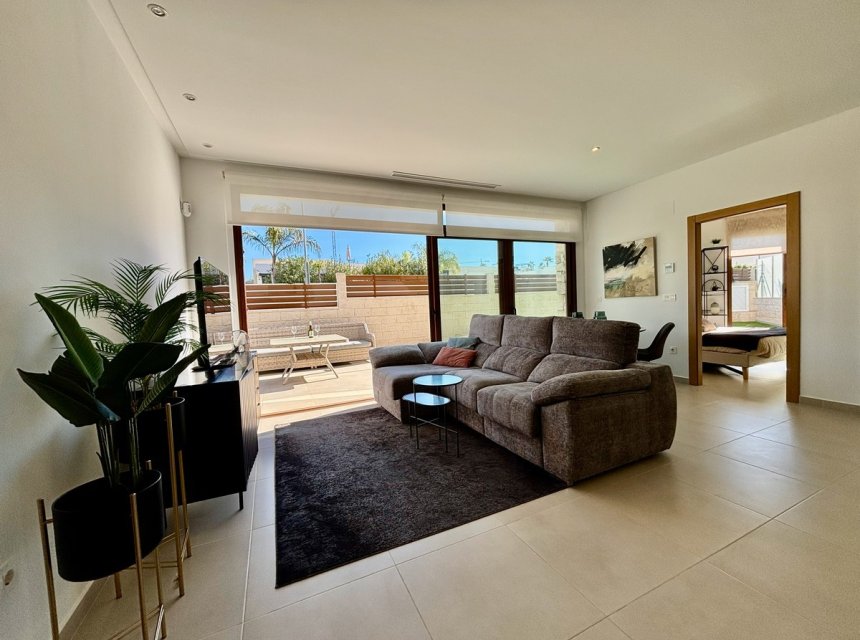 Revente - Villa (indépendant) -
Alicante