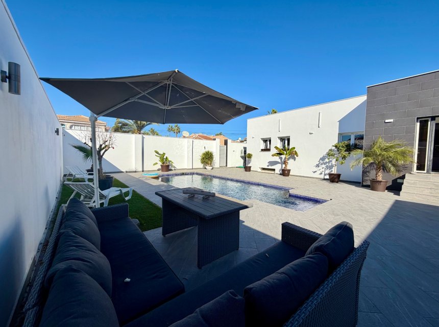 Revente - Villa (indépendant) -
Alicante