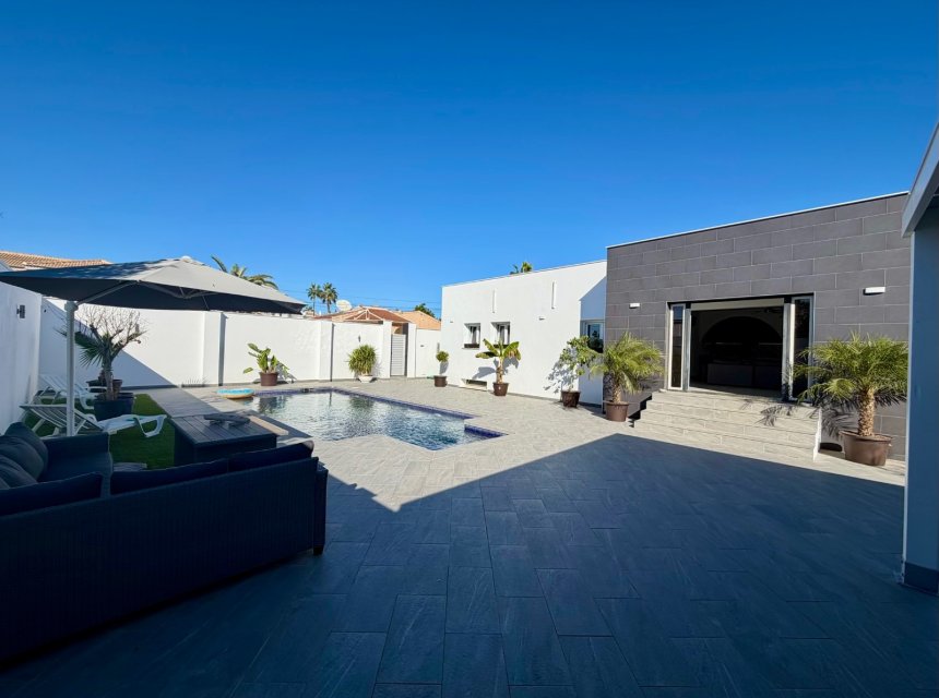 Revente - Villa (indépendant) -
Alicante