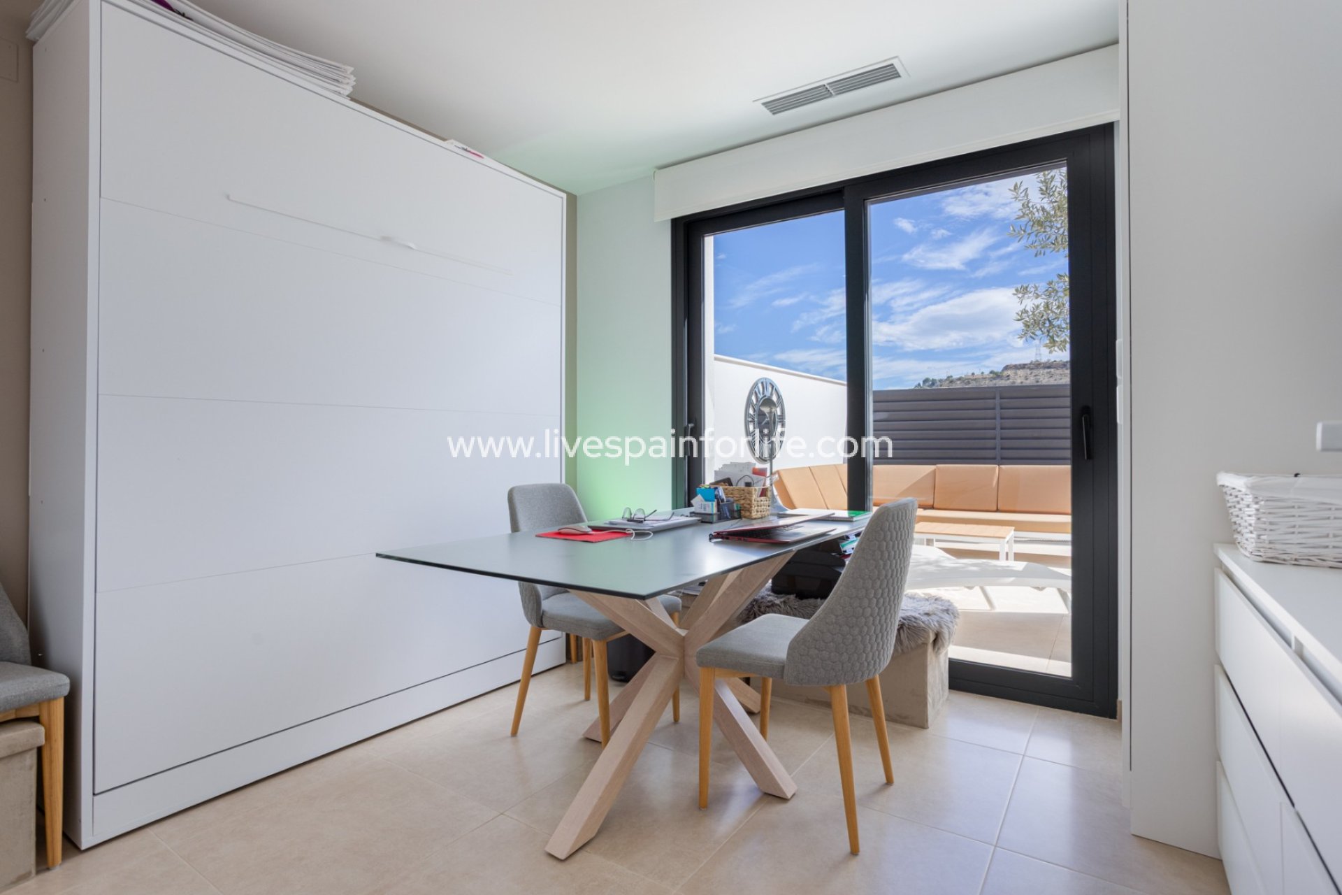 Revente - Villa (indépendant) -
Alicante