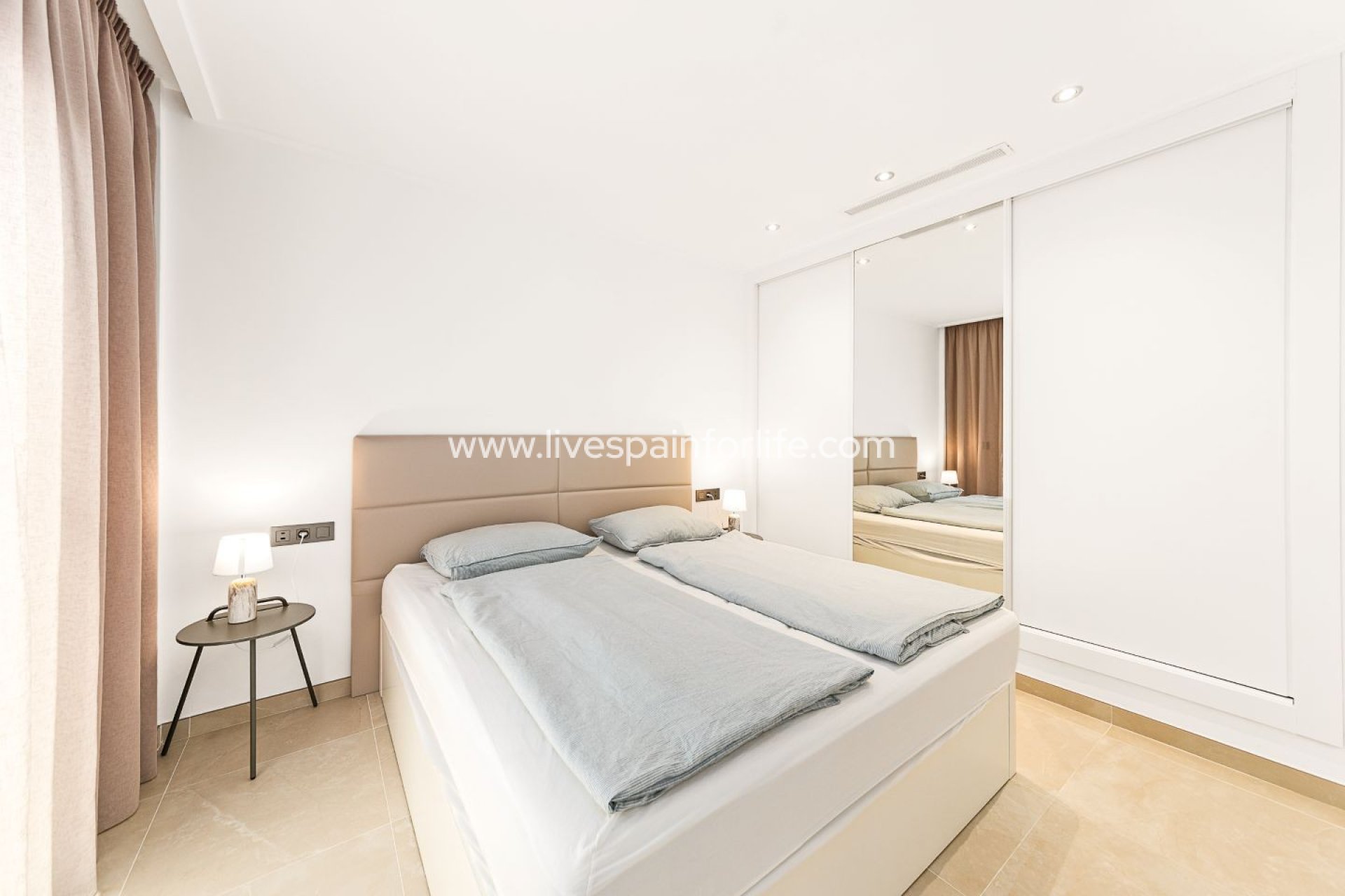 Revente - Villa (indépendant) -
Alicante