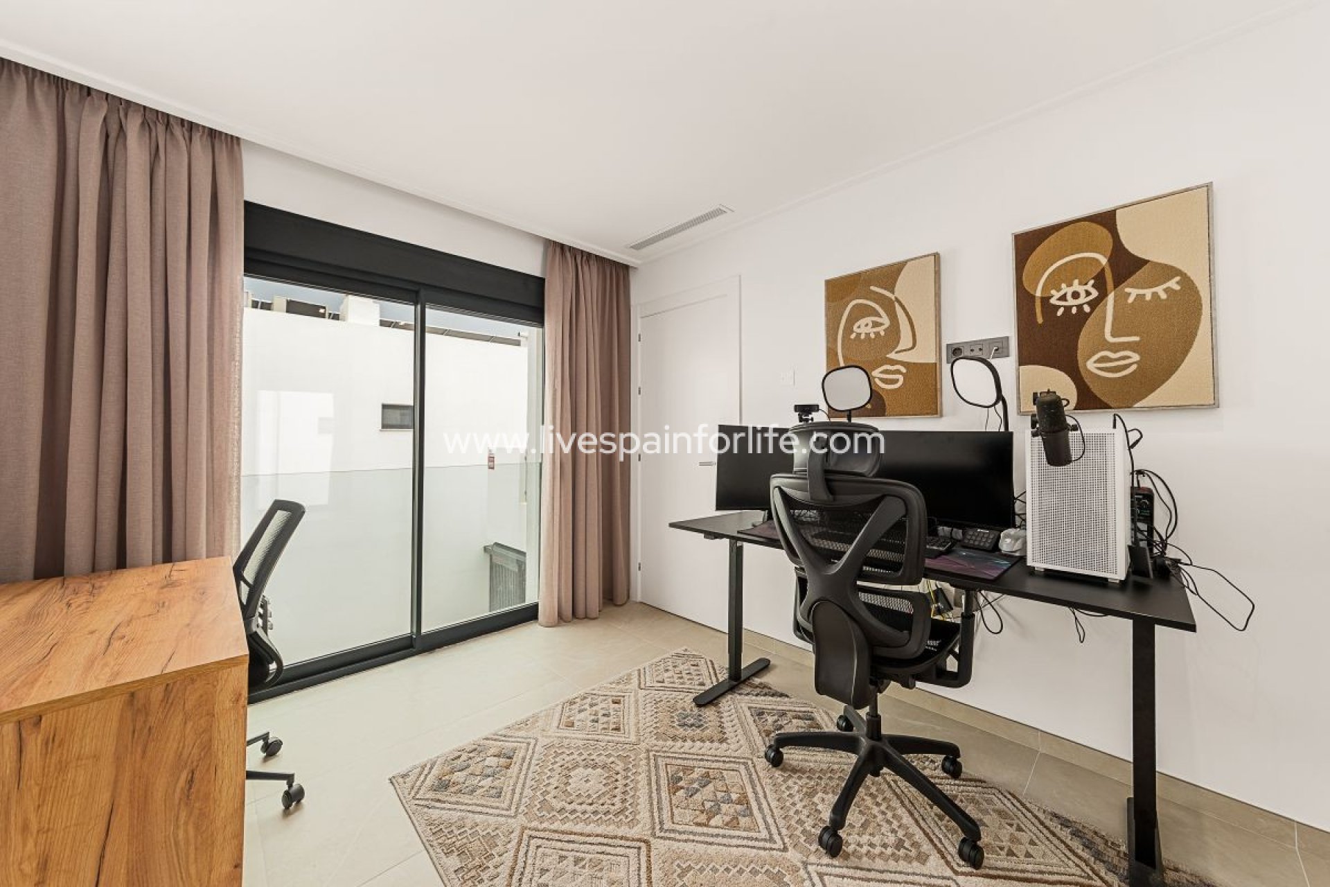 Revente - Villa (indépendant) -
Alicante