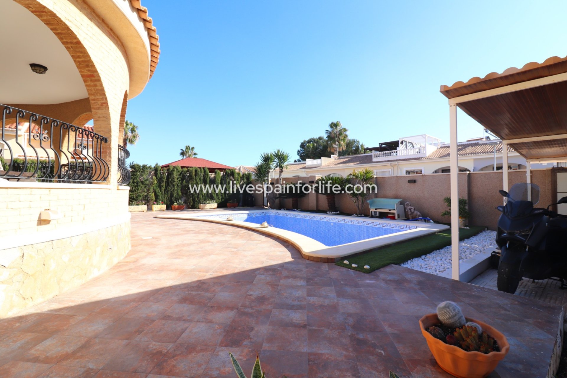 Revente - Villa (indépendant) -
Benijofar - Monte Azul