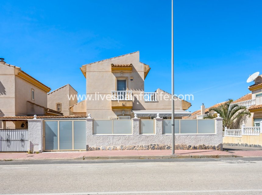 Revente - Villa (indépendant) -
Ciudad Quesada